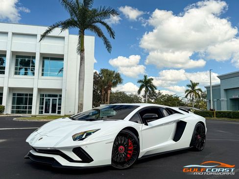 Used 2018 Lamborghini Aventador S image 11