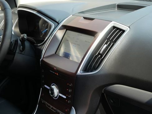 Used 2020 Ford Edge Titanium AWD/4WD image 13
