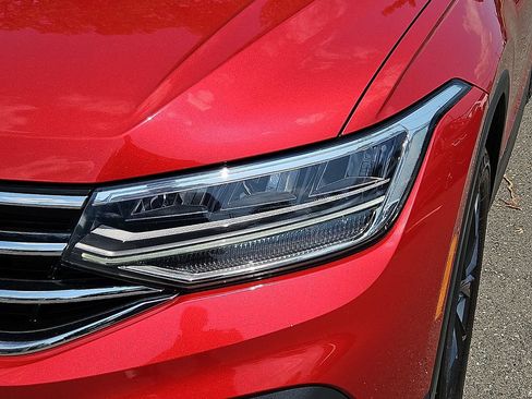 Certified 2024 Volkswagen Tiguan SE AWD/4WD image 9
