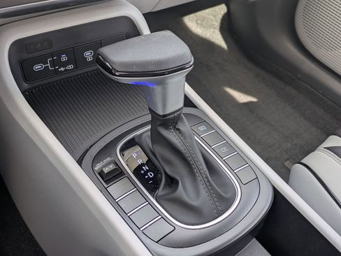 Used 2024 Hyundai Kona SE image 15