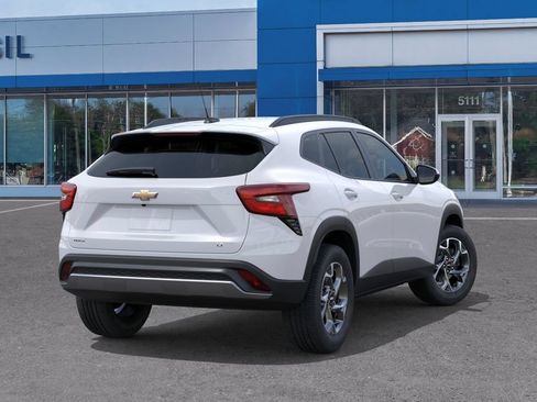 New 2026 Chevrolet Trax LT w/ LT Convenience Package FWD image 4