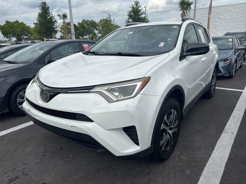 Used 2018 Toyota RAV4 LE FWD image 1