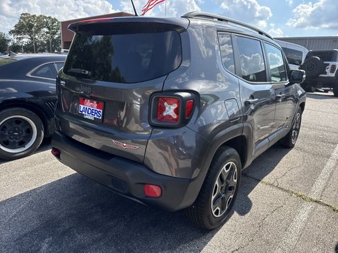 Used 2016 Jeep Renegade Trailhawk AWD/4WD image 2