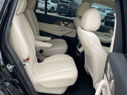 Used 2022 Mercedes-Benz GLS 450 4MATIC image 7