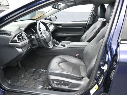Used 2021 Toyota Camry XSE FWD image 11