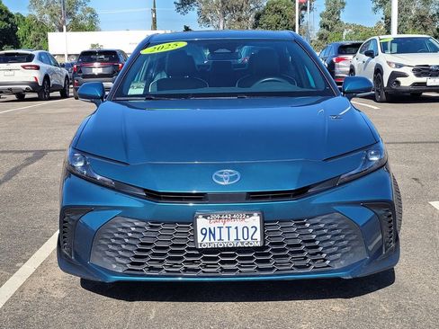 Used 2025 Toyota Camry SE FWD image 2