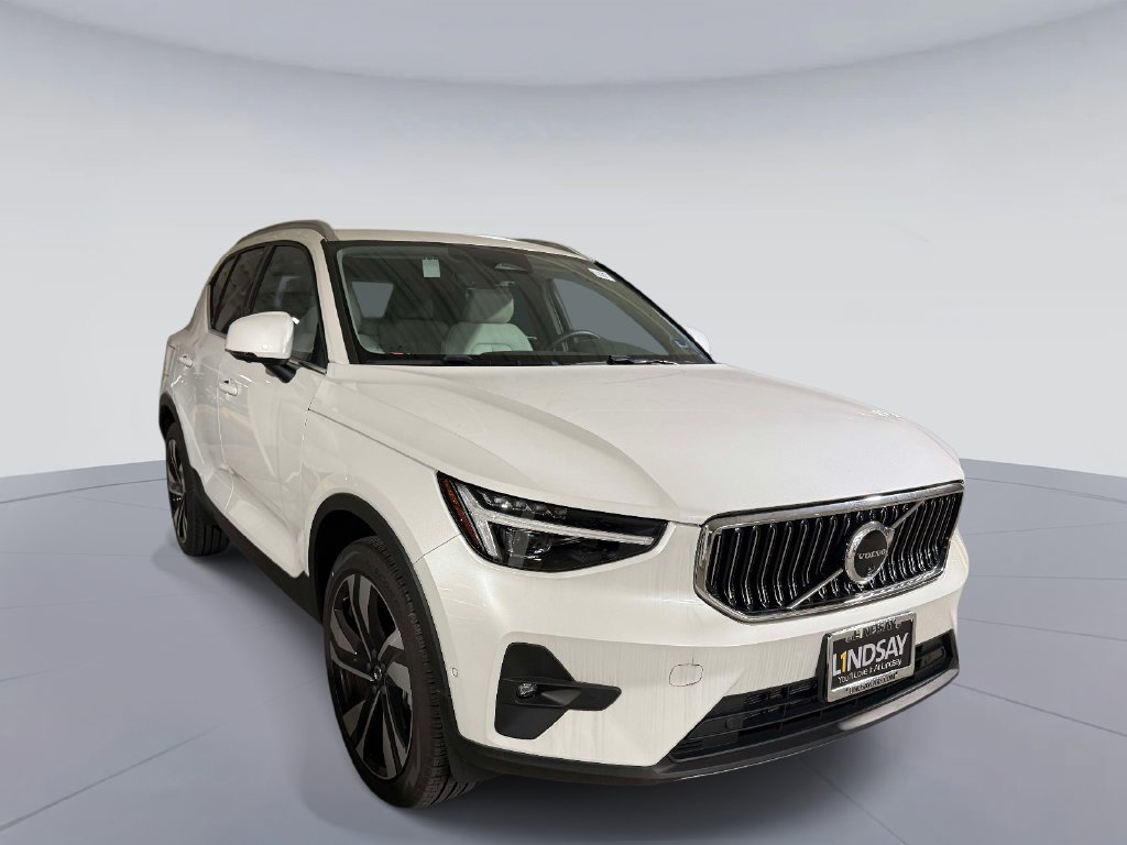 Certified 2025 Volvo XC40 B5 Ultra w/ Protection Package Premier AWD/4WD image 3