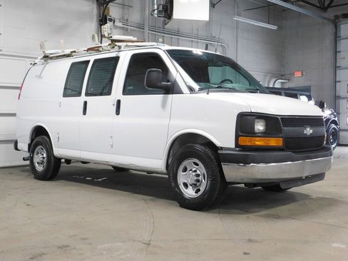 Used 2015 Chevrolet Express 2500 image 3