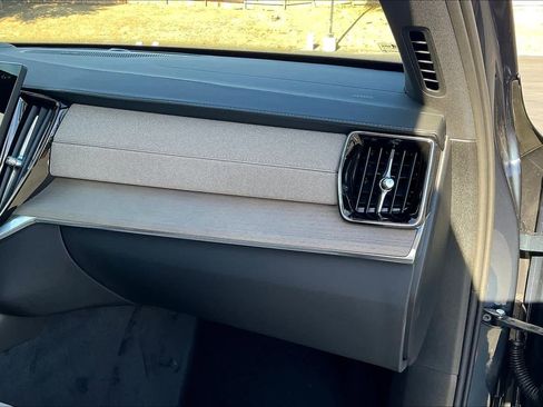 New 2026 Volvo XC90 B6 Plus w/ Protection Package Premier image 29