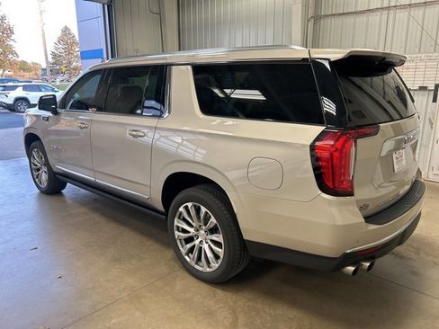 Used 2022 GMC Yukon XL Denali image 7