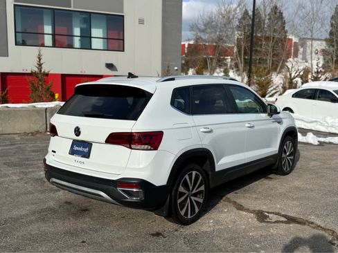 Used 2024 Volkswagen Taos SE image 7