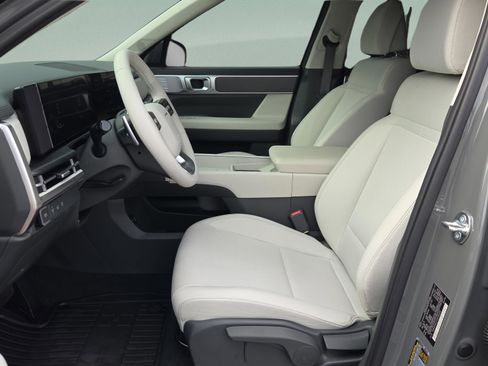 Used 2025 Hyundai Santa Fe SE FWD image 11