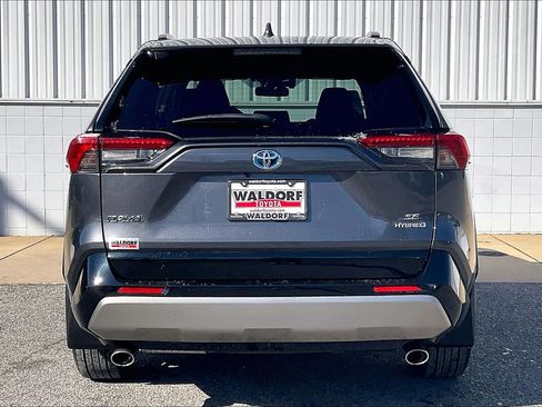 Used 2022 Toyota RAV4 SE image 5