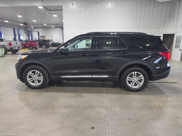Used 2024 Ford Explorer XLT w/ Equipment Group 202A AWD/4WD image 5