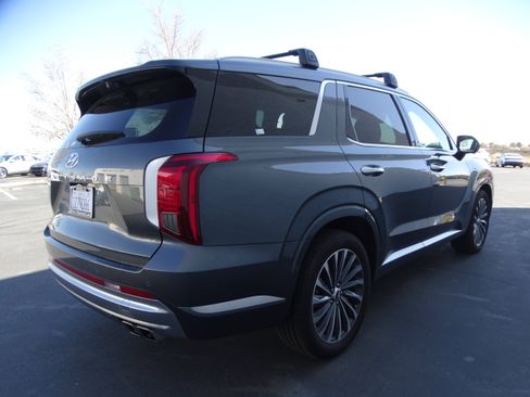 Used 2024 Hyundai Palisade Calligraphy image 3
