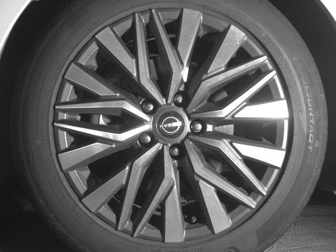 Used 2025 Nissan Altima 2.5 SV FWD image 12