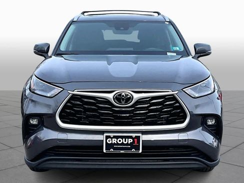 Used 2023 Toyota Highlander XLE image 4