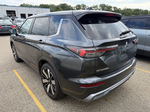 Used 2025 Mitsubishi Outlander SE AWD/4WD image 4