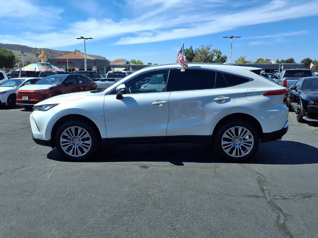Certified 2023 Toyota Venza XLE AWD/4WD image 3
