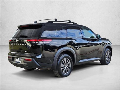 Used 2022 Nissan Pathfinder SV image 5