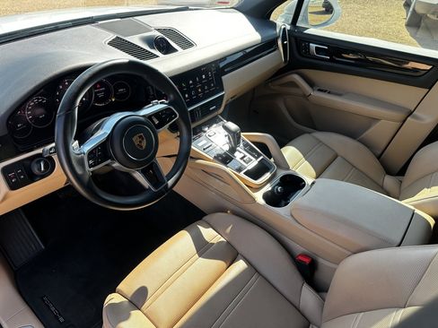 Used 2022 Porsche Cayenne Platinum Edition image 20