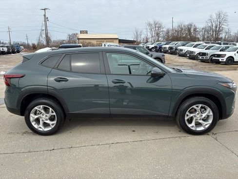 Used 2025 Chevrolet Trax LS w/ LS Convenience Package image 10