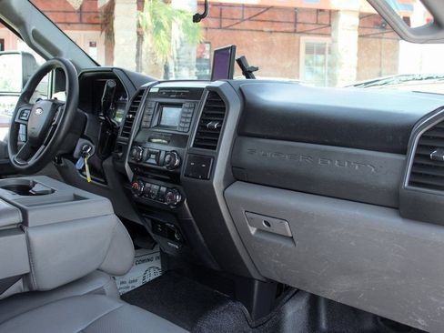 Used 2018 Ford F550 2WD Regular Cab Super Duty image 37