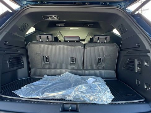 New 2026 Chevrolet Traverse RS w/ LPO, Floor Liner Package image 10