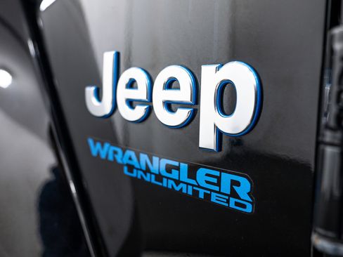 Used 2021 Jeep Wrangler Unlimited Sahara w/ Cold Weather Group image 19