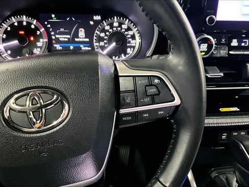 Used 2023 Toyota Highlander XLE AWD/4WD image 25
