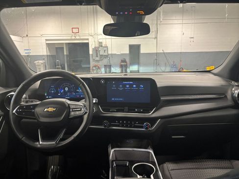 Used 2025 Chevrolet Equinox LT FWD image 34