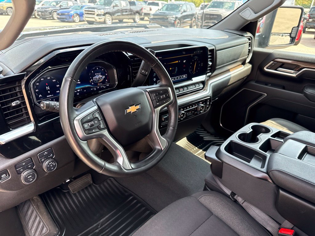 Used 2025 Chevrolet Silverado 2500 LT w/ Convenience Package AWD/4WD image 2