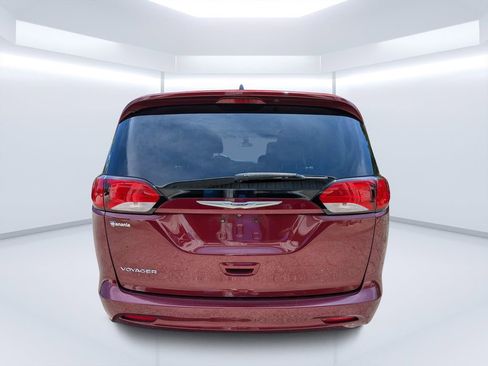 Used 2021 Chrysler Voyager Lxi FWD image 4