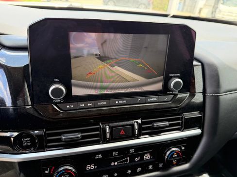Used 2025 Nissan Pathfinder SV FWD image 22