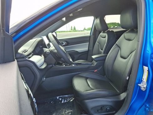 Certified 2025 Jeep Compass Limited AWD/4WD image 13