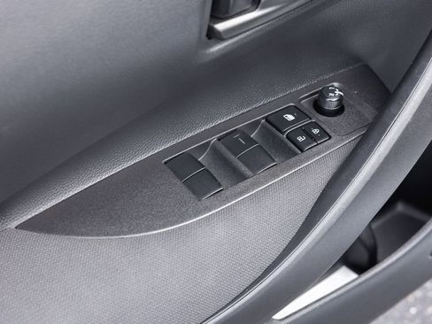 Certified 2025 Toyota Corolla LE image 9