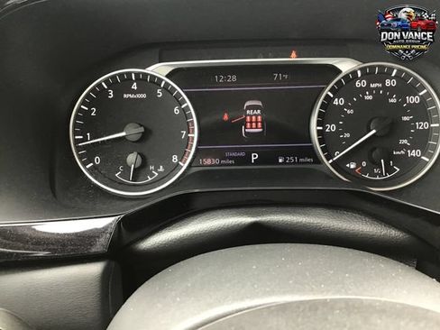 Used 2024 Nissan Pathfinder SL FWD image 15