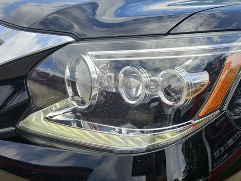 Used 2019 Lexus GX 460 w/ Navigation Package image 11