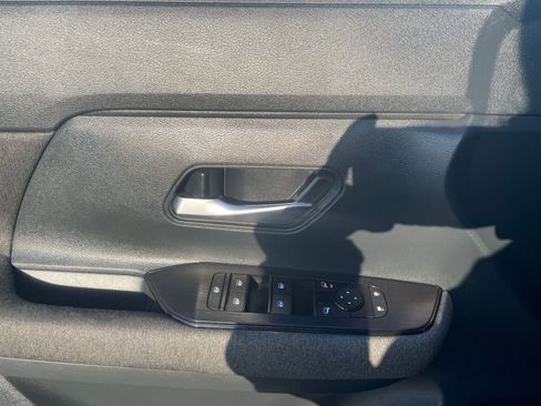 Used 2025 Nissan Kicks SV image 18