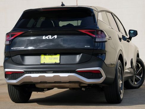 Used 2024 Kia Sportage LX AWD/4WD image 4