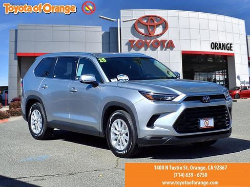 Used 2025 Toyota Grand Highlander AWD image 1