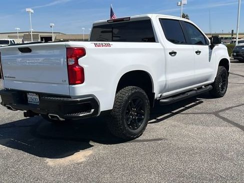 Used 2024 Chevrolet Silverado 1500 LT Trail Boss w/ Convenience Package II AWD/4WD image 3