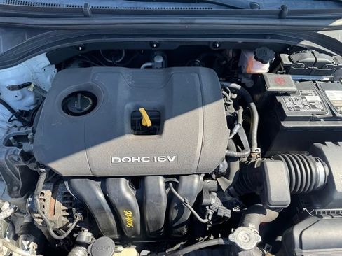 Used 2018 Hyundai Elantra SE FWD image 11
