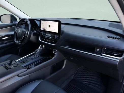 Certified 2024 Toyota Grand Highlander FWD image 32
