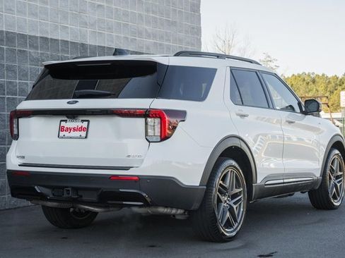 Used 2025 Ford Explorer ST-Line w/ ST-Line Street Pack image 5