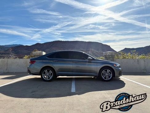 Used 2024 Volkswagen Jetta SE image 3