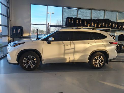 Used 2022 Toyota Highlander XLE image 27