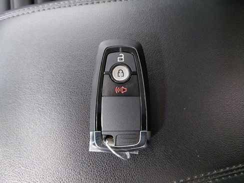 Certified 2024 Ford Edge SEL image 33