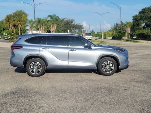 Used 2021 Toyota Highlander XLE FWD image 4