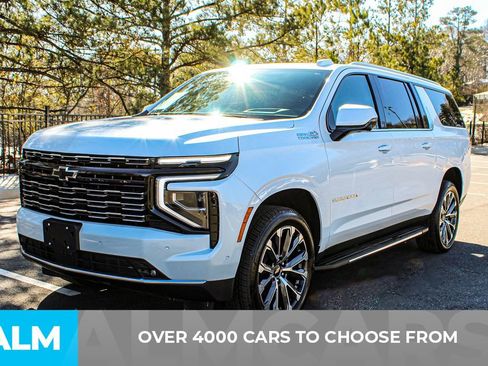 Used 2025 Chevrolet Suburban High Country image 3